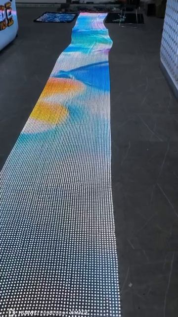 Парящий сетчатый медиафасад