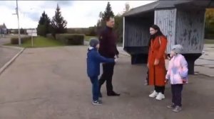 ВОЗЬМИТЕ РЕБЕНКА ЗА РУКУ!