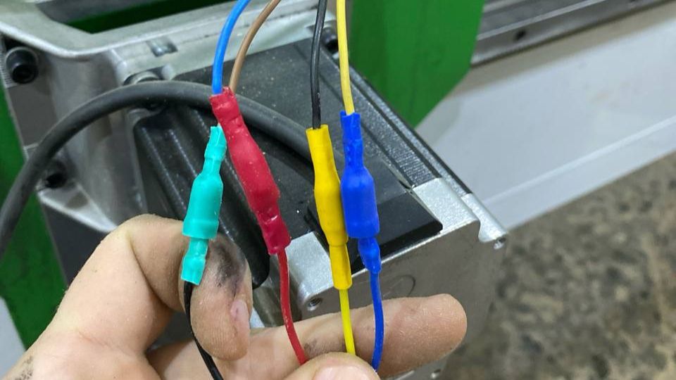 Замена и диагностика кабеля шагового двигателя на станке ЧПУ смотреть онлайн