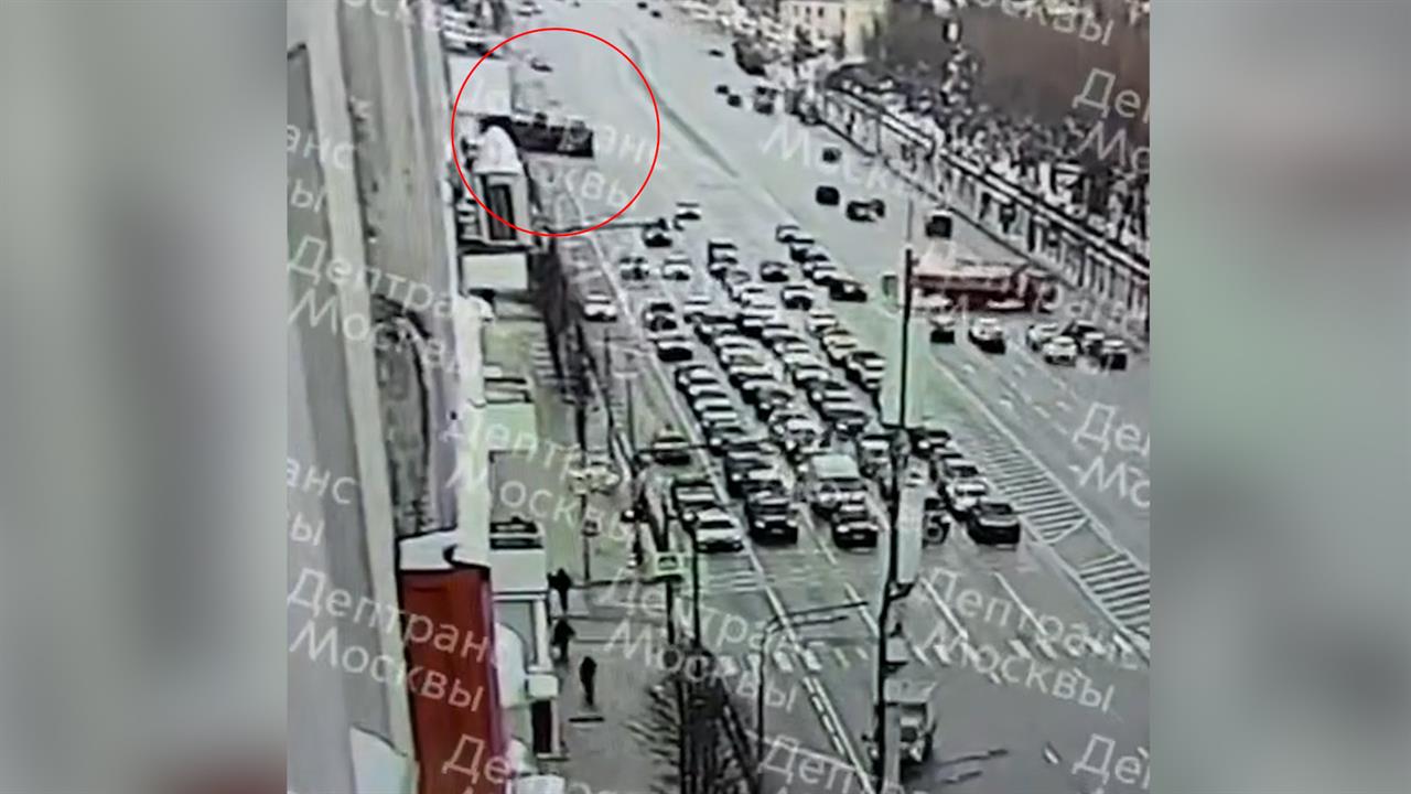 В Москве произошло ДТП с рейсовым автобусом, есть пострадавшие смотреть онлайн