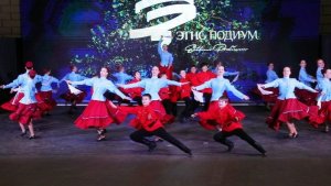 "Вдоль по улице широкой". Хореограф. студия "Карусель"