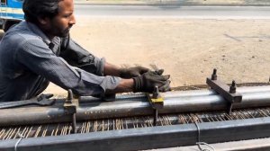 Как изготавливают гранитную сетку на станке ручной работы, которому 100 лет