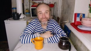 завтрак, а точнее чаепитие, с Рыжулей. веду с котом очень содержательные беседы. шизофрения.