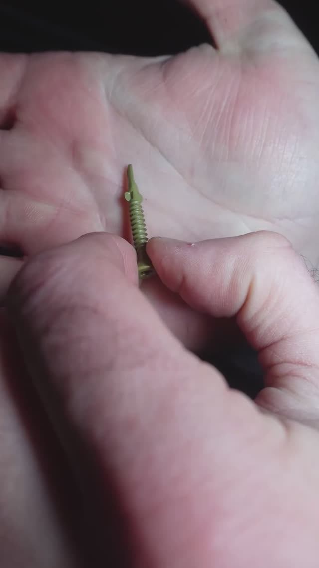 Саморез флюгель дерево  металл. Принцип работы.