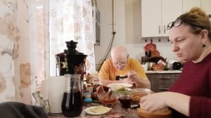 МУЖ РАЗДЕЛАЛ МЯСО 🥩ПАРНИ КРУТЯТ ФАРШ...