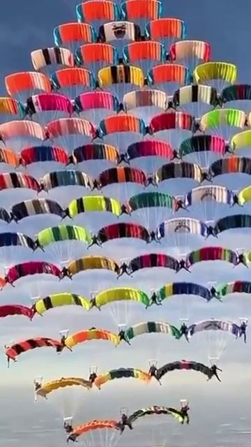 104 парашютиста установили новый мировой рекорд по построению купола парашюта смотреть онлайн