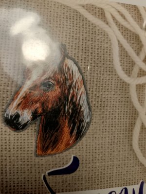 распаковка -брошь