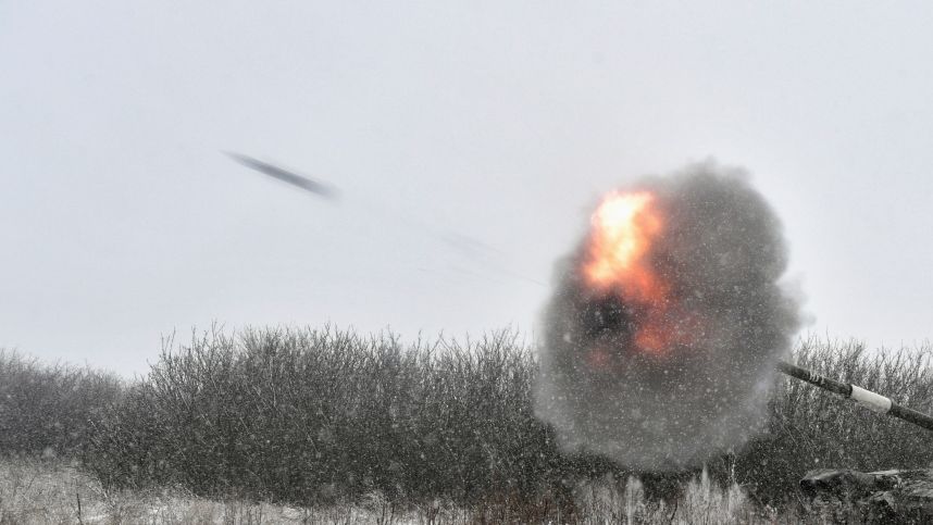 Прямой наводкой по укрепам боевиков. Лучшее видео из зоны СВО смотреть онлайн