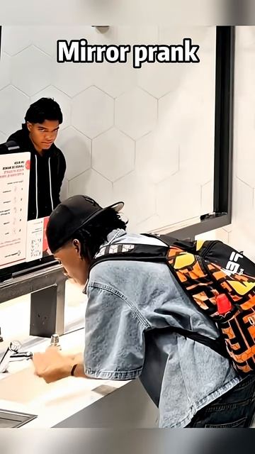 Розыгрыш с зеркалом😈 смотреть онлайн
