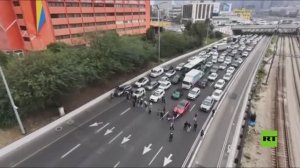 ناشطون يغلقون طريقا سريعا في تل أبيب احتجاجا على موجة العنف في المجتمع العربي في إسرائيل