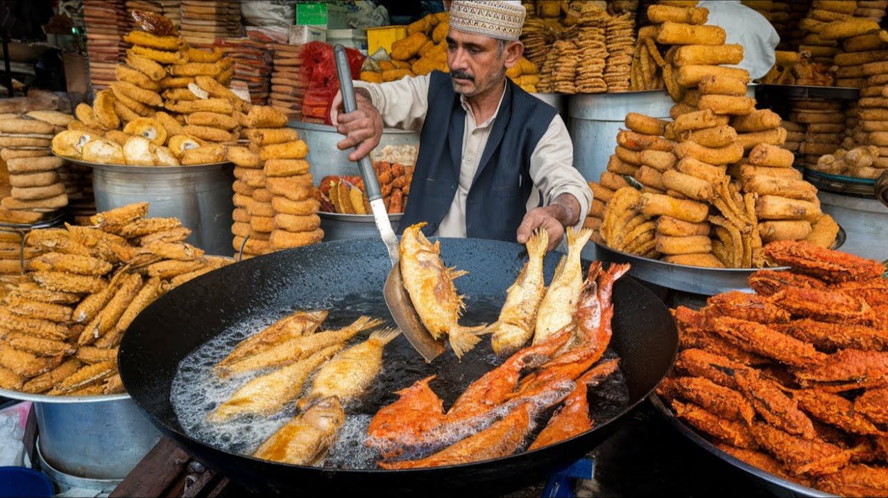РЫБА И КУРИЦА ПАКОРА, ОБЖАРЕННОЙ В СПЕЦИЯХ ПЕШАВАРИ ПАКИСТАН смотреть онлайн