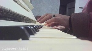 Пианино: русская народная "В горнице моей светло"