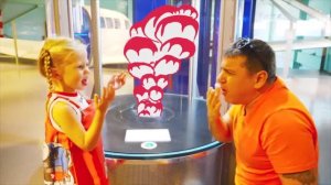 Настя и папа в парке аттракционов ⧸ Nastya and papa pretend play at the