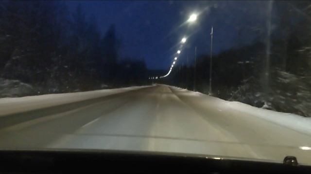 Bi led aozoom a25, на автомобиле Volvo s80 P3, ночная трасса, мокрый асфальт смотреть онлайн