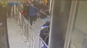 Мужчина ударил подростка стеклянной бутылкой по голове в московском метро