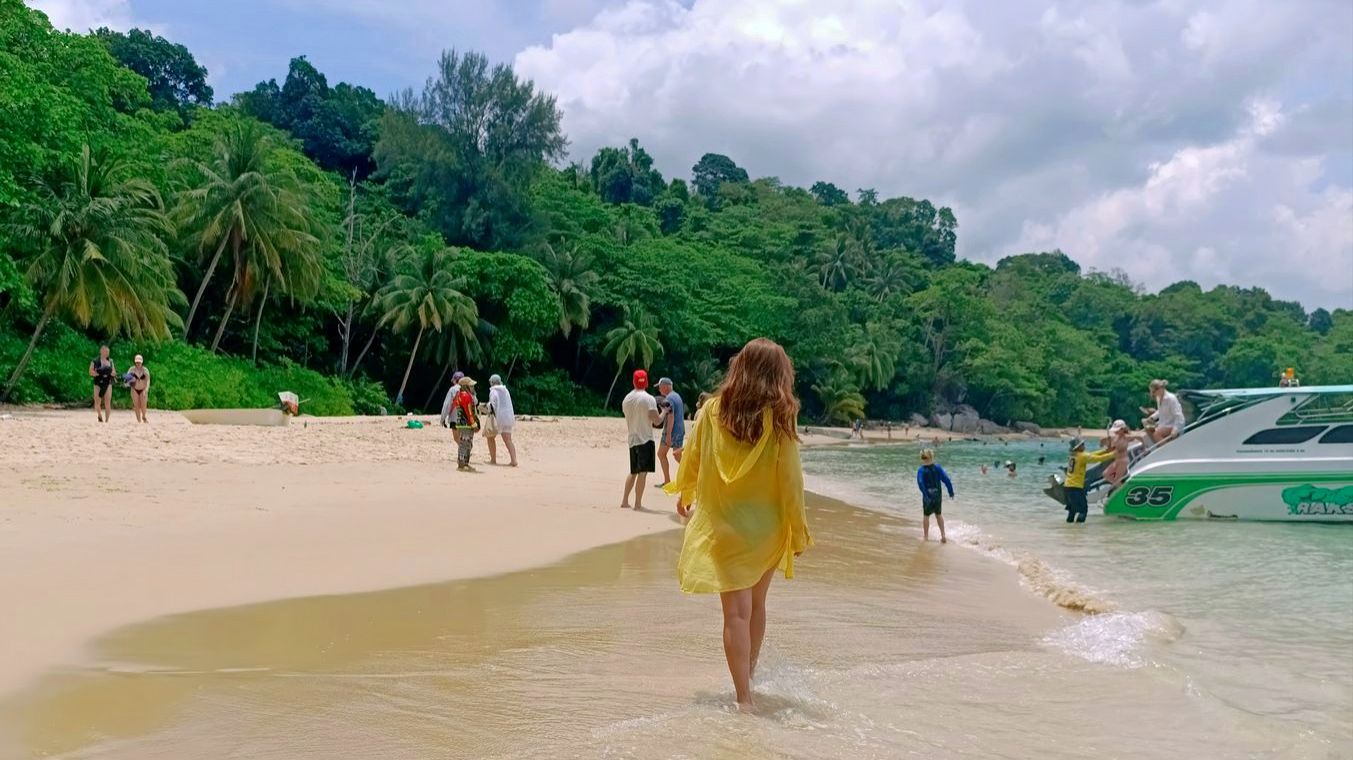 Ката Ной: идеальный вечер на пляже Пхукета смотреть онлайн