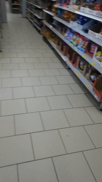 Этот магазин я помыла за 2,5 часа. За то что я успеваю я сегодня получила словесно от продавца Светл смотреть онлайн