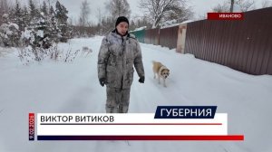 Житель Горина чистит дорогу, которой нет