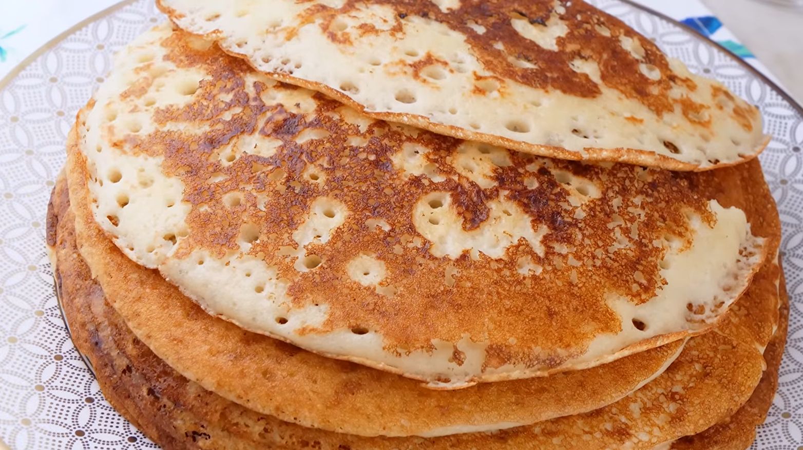 Дрожжевые блины на манке и молоке - рецепт на Eda.video смотреть онлайн