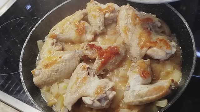 ВКУСНЫЕ Куриные КРЫЛЫШКИ на Сковороде. смотреть онлайн