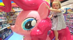 Шоппинг в Магазине игрушек и Привет победителю конкур