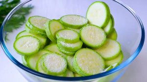 Просто нарежьте КАБАЧКИ кружочками. 2 Самых простых и Вкусных рецепта из Кабачков