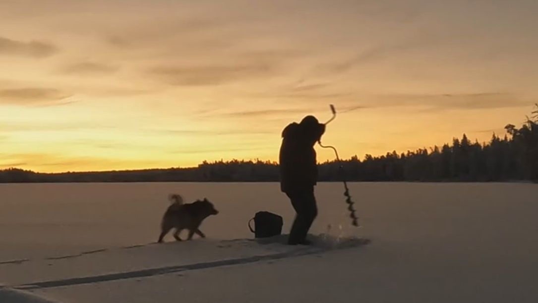 Рыбалка в Карелии. Первая рыбалка в 2026 г. Ночуем в палатке на льду. смотреть онлайн