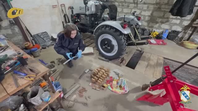 ПОЛИЦИЯ ОБНАРУЖИЛА В ГАРАЖЕ ЖИТЕЛЯ ЖЕЛЕЗНОГОРСКОГО РАЙОНА ОГНЕСТРЕЛЬНОЕ ОРУЖИЕ И БОЕПРИПАСЫ смотреть онлайн