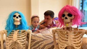 Настя и папа - загадочный челлендж в доме