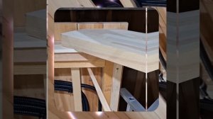 1000048304.mp4 (Собака наблюдает за устройством лестницы на 2 этаж в доме А-фрейм)