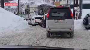 ЖИТЕЛЬНИЦА ПЕТРОПАВЛОВСКА ВОЗМУЩЕНА ПЛОХОЙ РАСЧИСТКОЙ СНЕГА У ГОРОДСКОЙ ПОЛИКЛИНИКИ №1