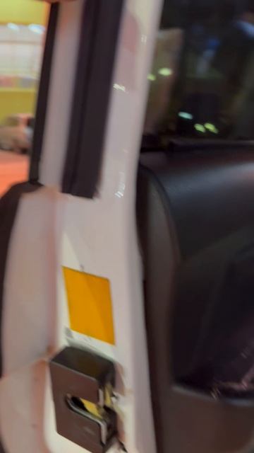 Z образный уплотнитель на двери авто.