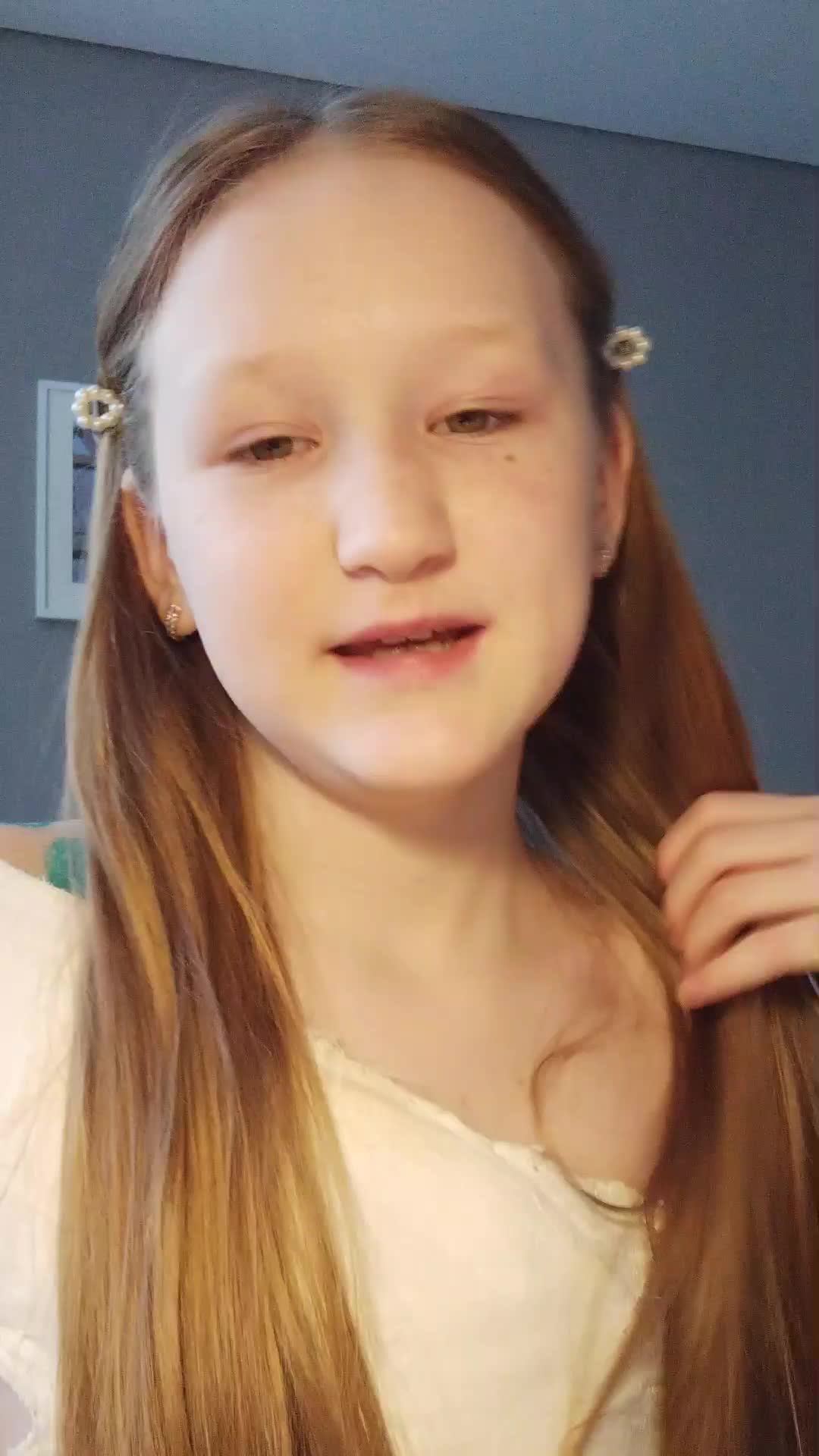 делаю уроки и рассказываю про свой перелом 