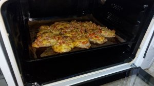 Готовлю крабовый салат и отбивные