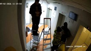 сделали экраны В ПОДЪЕЗДЕ!!! наблюдаем