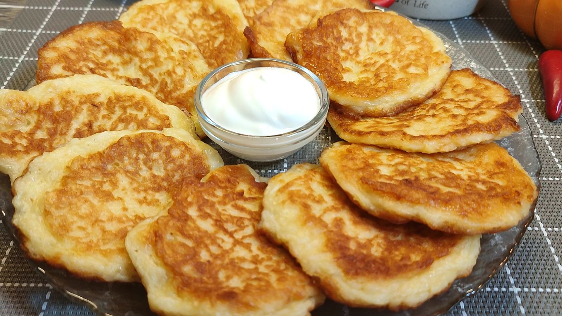 Никто даже не догадается из чего эти ОЛАДЬИ. Сметают со стола за минуты. Бюджетно и очень вкусно смотреть онлайн