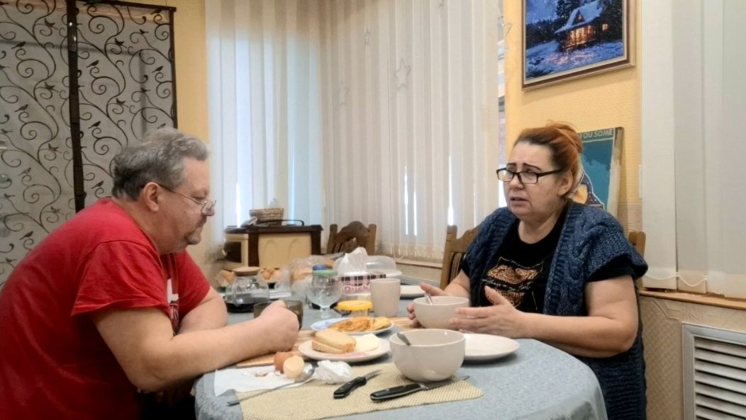 1047 Вторую ночь не спим Опять Яйца. Вчера прощалась с ним. смотреть онлайн