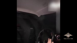 В Башкирии юноша забрался на крышу машины во время движения и упал