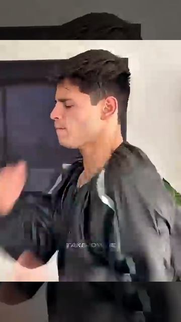 Look at that body boxing