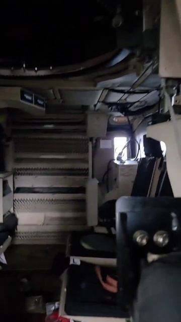 Наши осматривают трофейный ББМ Maxxpro!