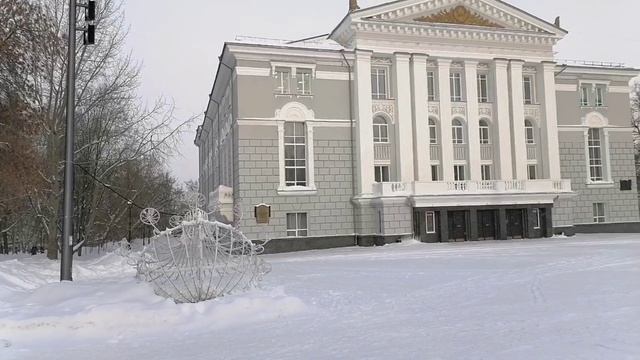 Пермь. Елка Ретро-гараж.
Наши выходные.