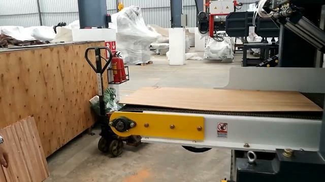 Ленточный делитель делит мебельный щит из твердых пород дерева JoinSmart JSM-500Z