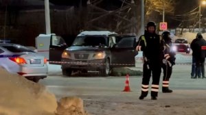 Следователи и криминалисты работают на месте подрыва автомобиля во Фрязине