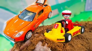 Мультики с игрушками - Гоночные машинки упали с моста -