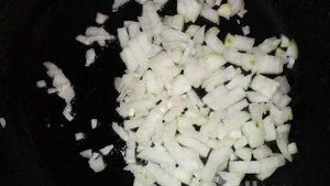 Тушеная мойва с луком и морковью