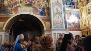Величаем Тя, / Живодавче Христе, / и чтим Крест Твой святый, / имже нас спасл еси,/ от работы вражи