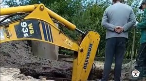 Строительство водяного колодца, копка колец вручную и экскаватором.