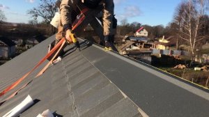 Монтаж конька в одиночку просто.  Дом из идеального арболита.