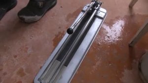 Плиткорез. Как правильно резать плитку плиткорезом. Резать плитку плиткорезом