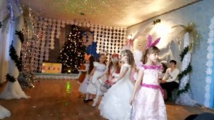 Танец для детей на новогоднем утреннике